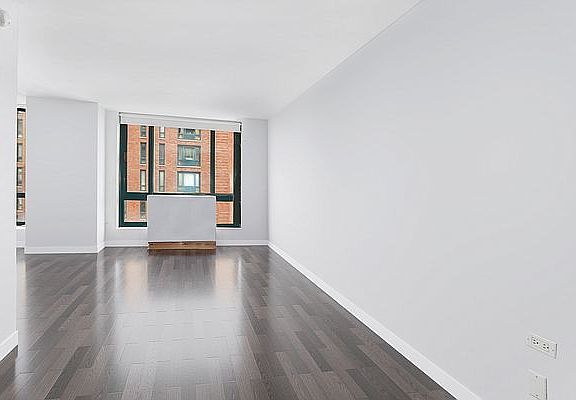 3rd image of 1 Irving Pl APT P10i