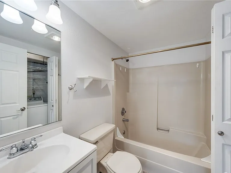 406 10th St #C201 — Photo 14