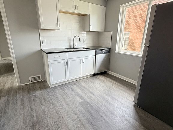 5th image of 3596 Warren Rd #Up