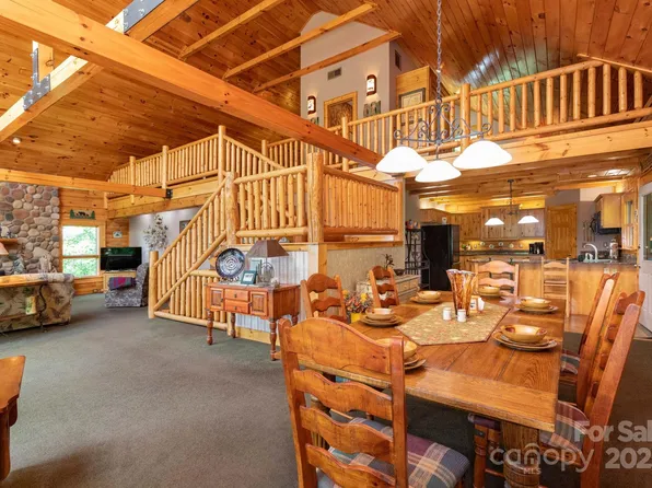 321 Tsalagi Trl, Maggie Valley, NC 28751