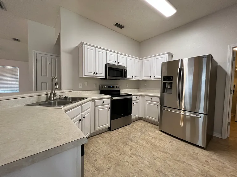 154 Cypress Ln — Photo 3