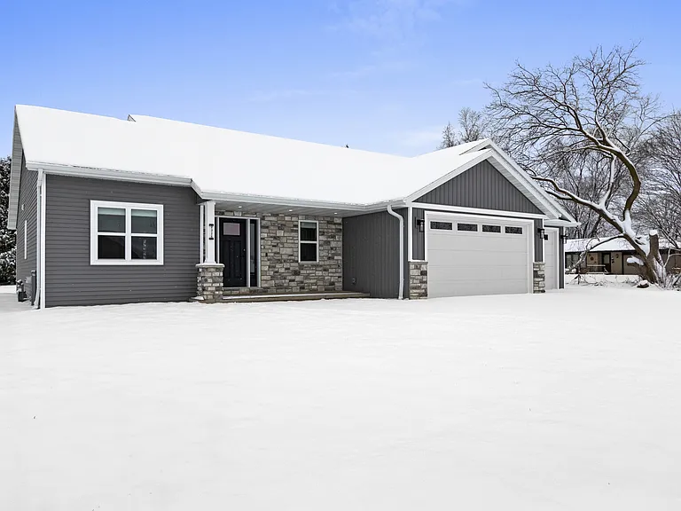 2325 Oliver Ln — Photo 5