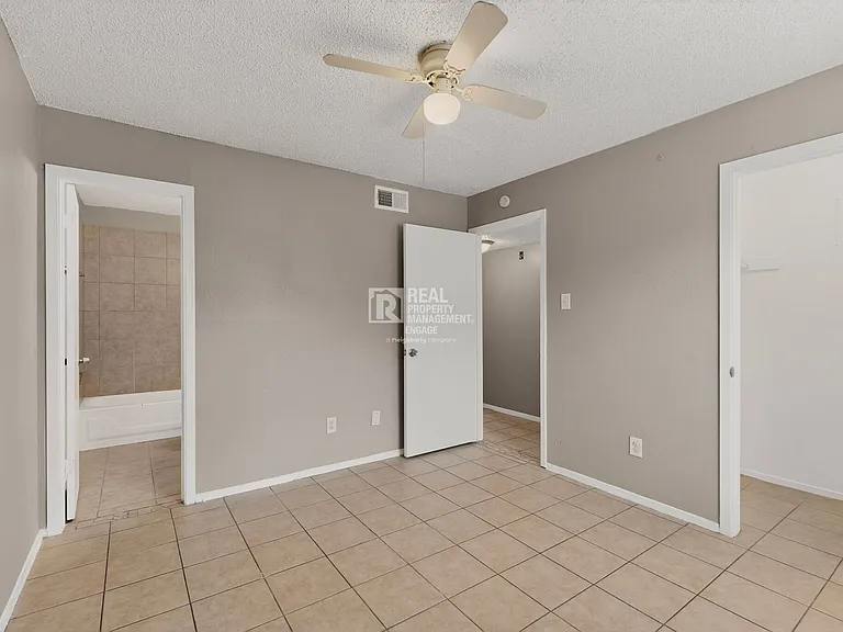 8024 Cambridge Cir — Photo 21