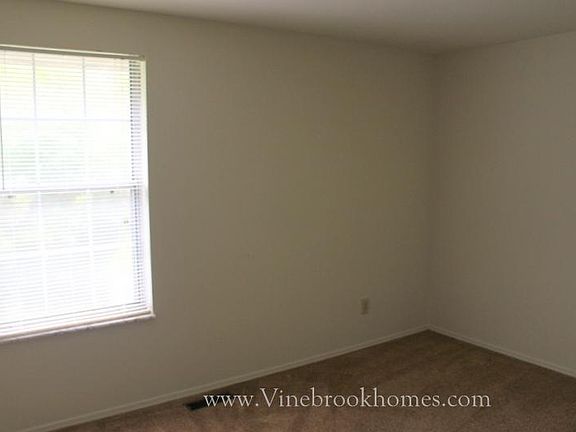 4th image of 8121 Mount Aetna St