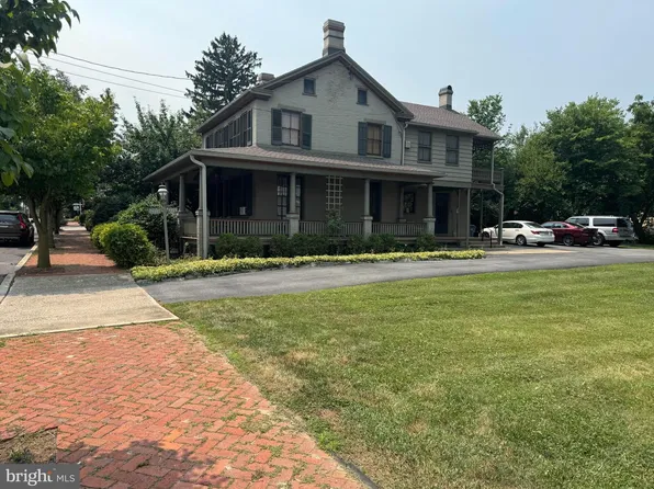 121 S Washington St, Greencastle, PA 17225