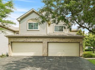 1037 Parkhill Cir, Aurora, IL 60502