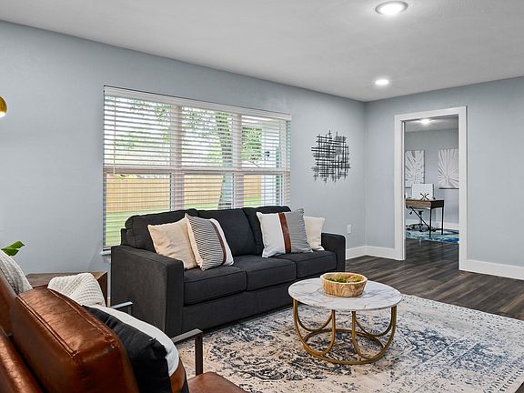4th image of 11903 Oak Trl