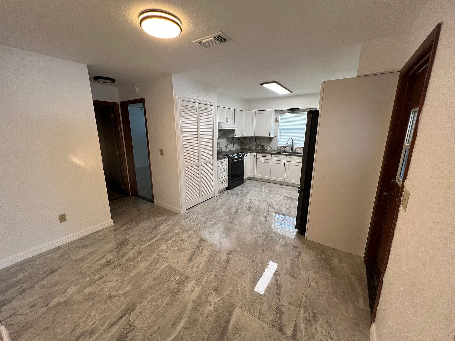 1906 Dixie Belle Dr — Photo 4