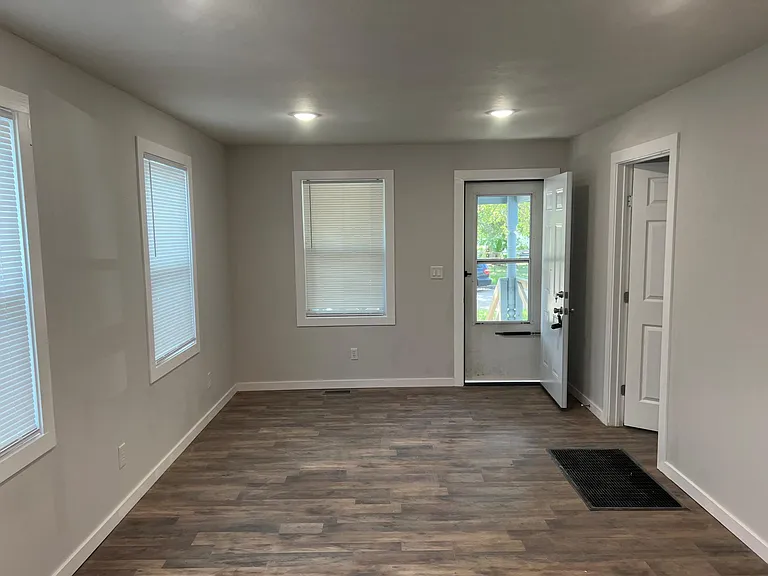 1818 S Greenwood Ave — Photo 10