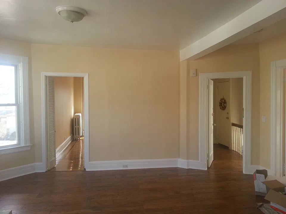 310 Rich Ave #1B