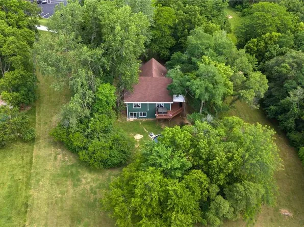 7555 NW Blue Grass Dr, Parkville, MO 64152