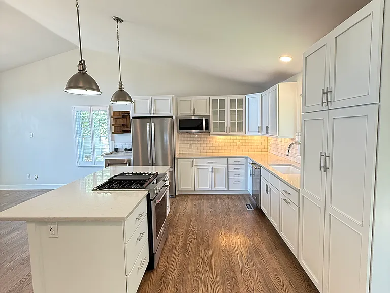 579 W Arrowhead St — Photo 8