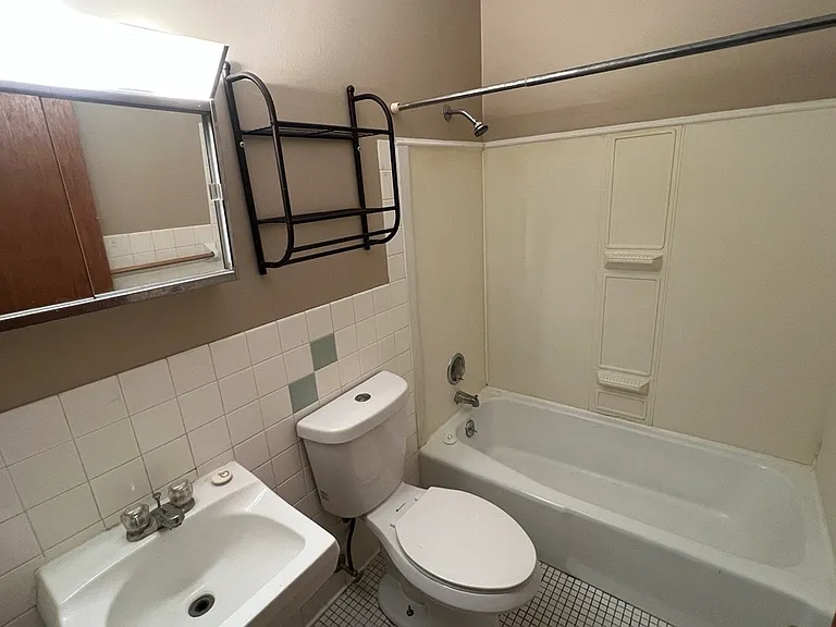2204 18 1/2 Ave NW #7 — Photo 8