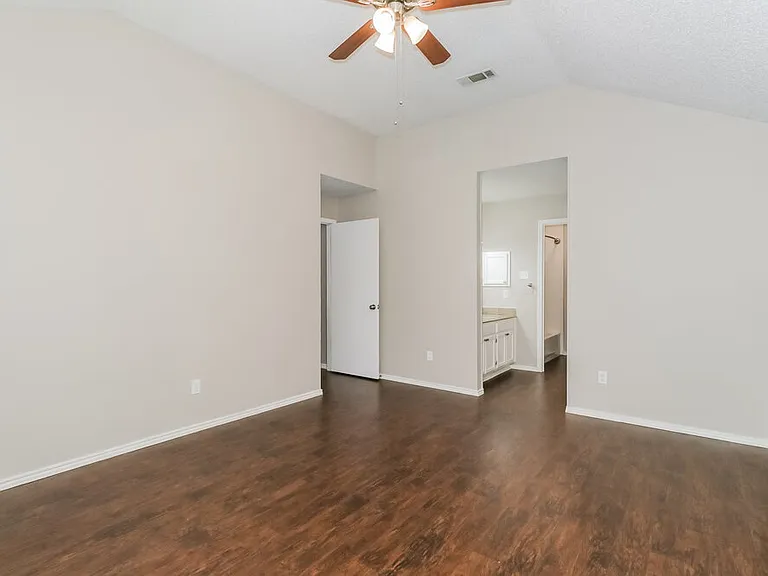 606 Clearwater Trl — Photo 9