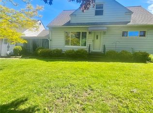 10481 Briar Hill Dr, Kirtland, OH 44094