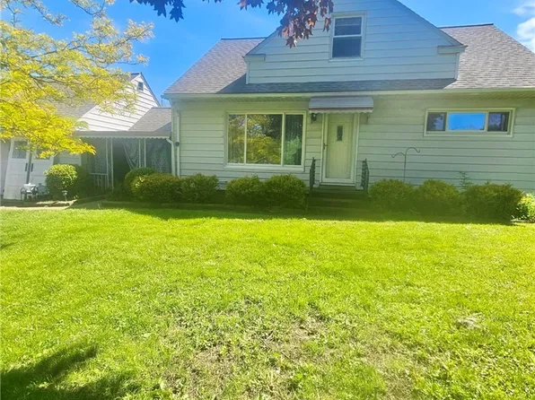 10481 Briar Hill Dr, Kirtland, OH 44094
