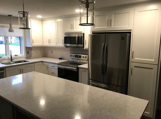 516 E Elm Dr, Little Chute, WI 54140