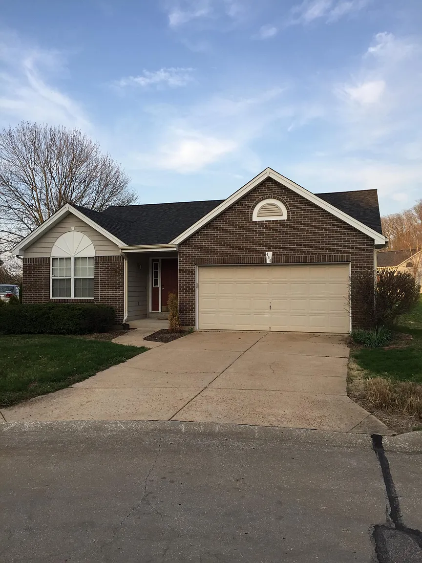 450 Waterside Dr photo 1