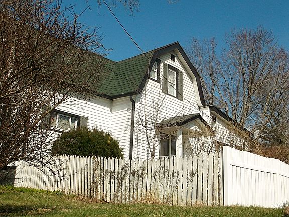 2nd image of 1000 S Elm St
