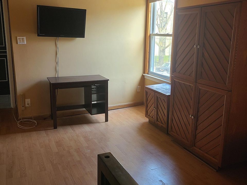 1st image of 17230 82nd Ave #B