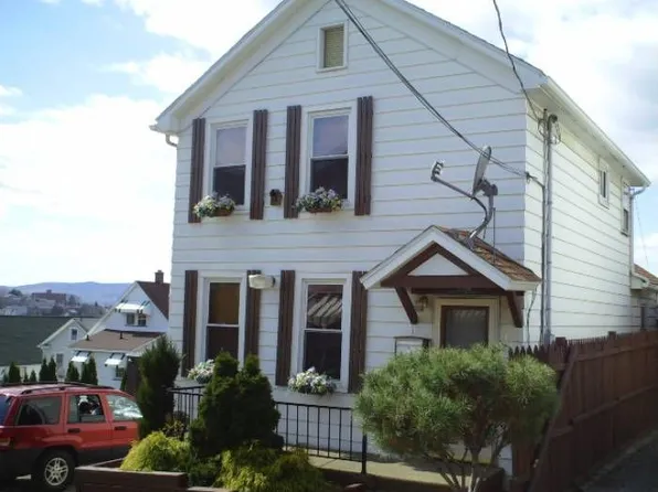 17 Larch Ln, Wilkes Barre, PA 18702