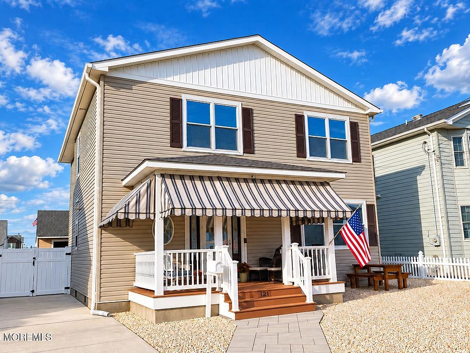 1st image of 121 Camden Avenue