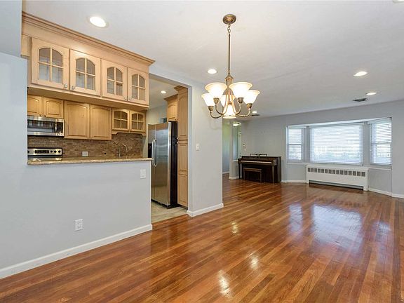 5th image of 147 W 12th St