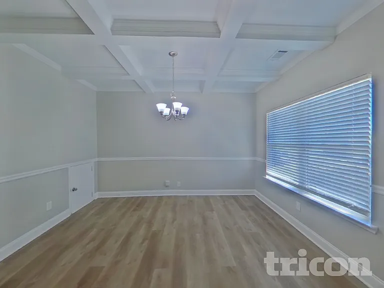 1013 Eldon Ln — Photo 3