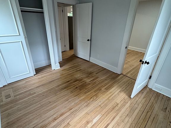 3rd image of 68 S Stone Ave Floor 1