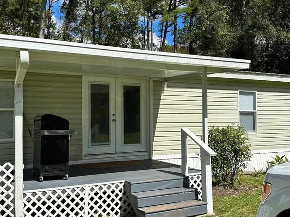 218 Breezeway Ave, Satsuma, FL 32189