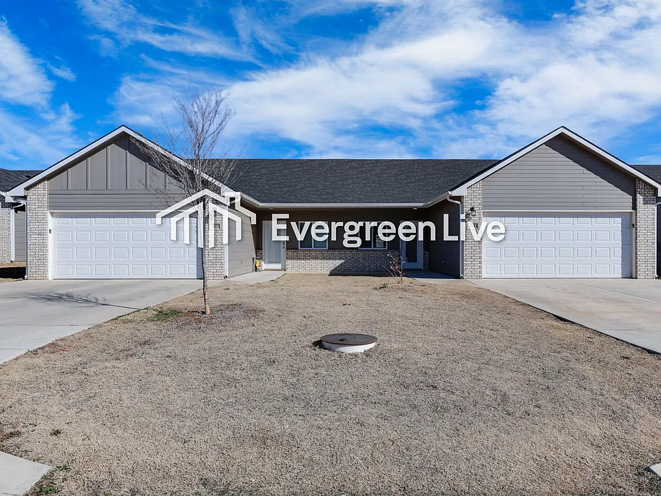 112 E Santa Fe Cir