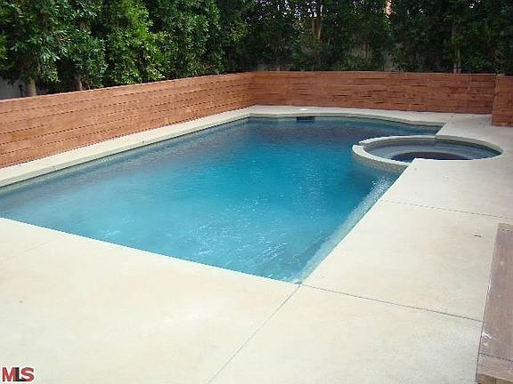5th image of 222 N Lucerne Blvd