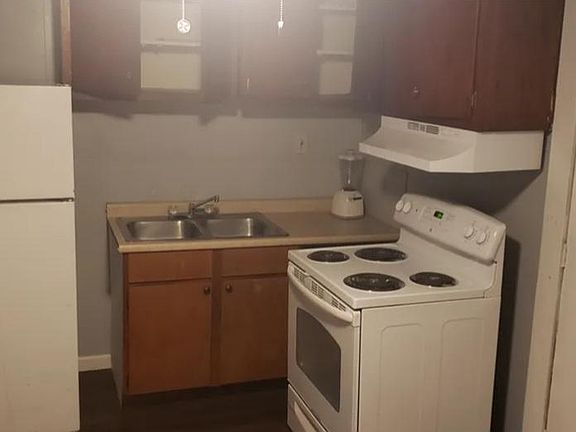 3rd image of 925 Highland Ave