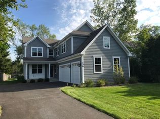 136 E Sheridan Rd, Lake Bluff, IL 60044