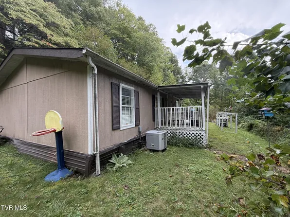 9525 Donald Branch Rd, Pound, VA 24279