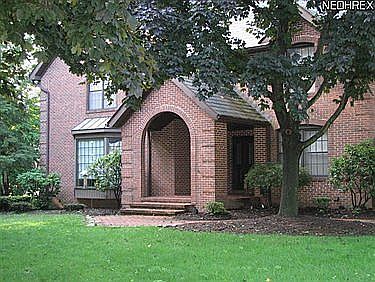3rd image of 207 Kensington Park Cir