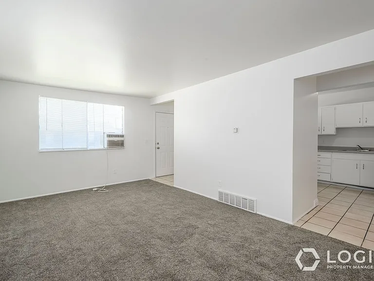 1610 W Ivy Cir #3 — Photo 3