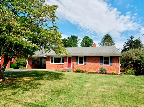 1061 Jefferson Ave, Waynesboro, VA 22980