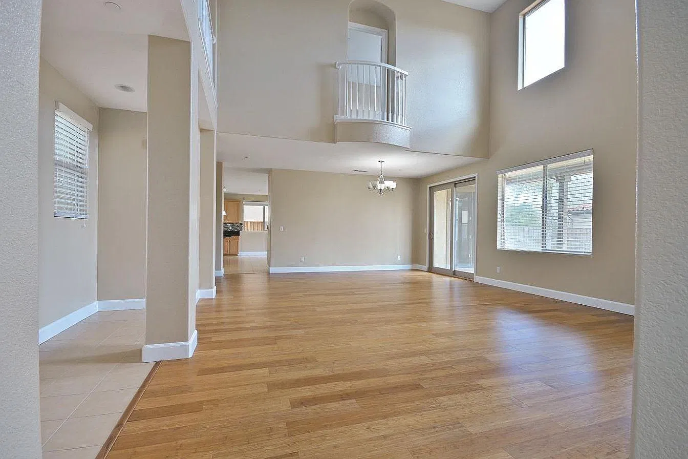 4 bed, 3720 sqft, $3,800 — Photo 2