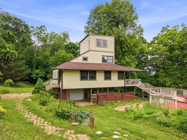 487 Thistle Ln, Christiansburg, VA 24073