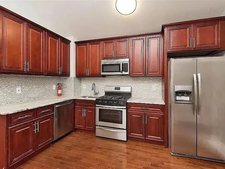 28 Van Cleef St #2 — Photo 3