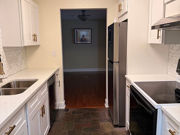 5th image of 2500 Windsor Mall APT 1M
