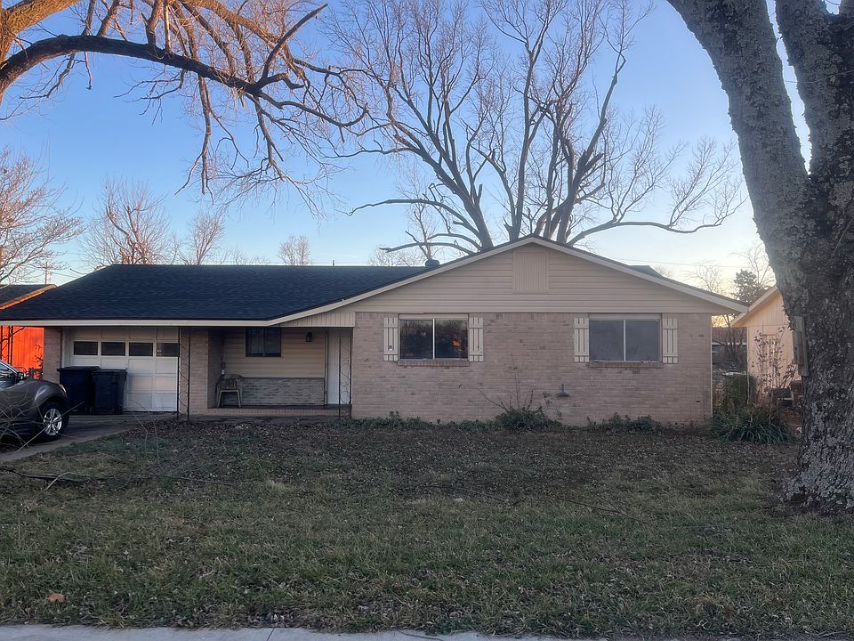 1st image of 602 W Crescent Dr