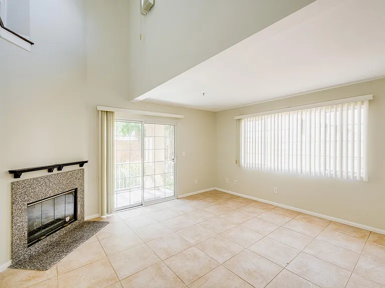 1011 Thompson Ave #C — Photo 4