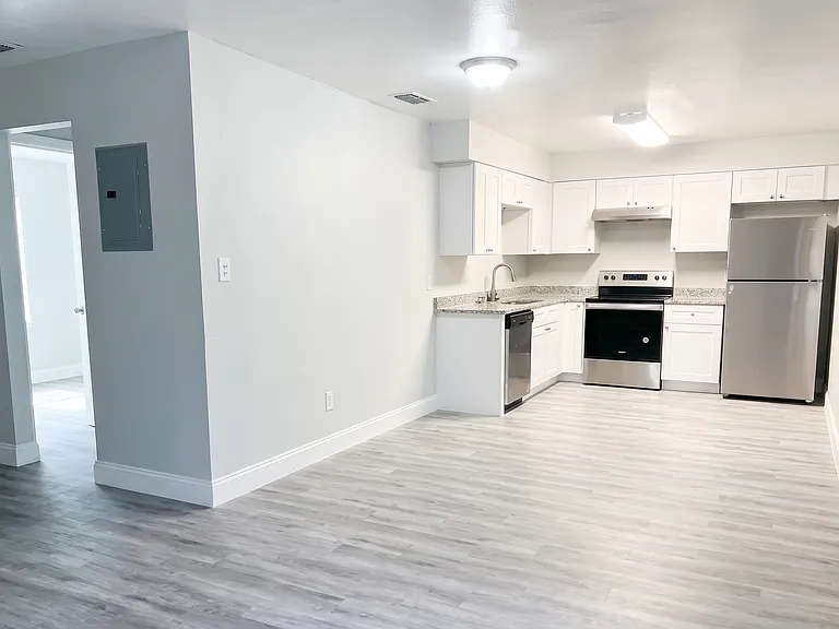Salisbury Apartments — Photo 10