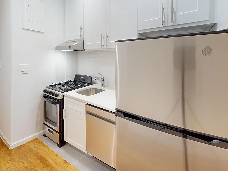 417 E 65th St #20 — Photo 7