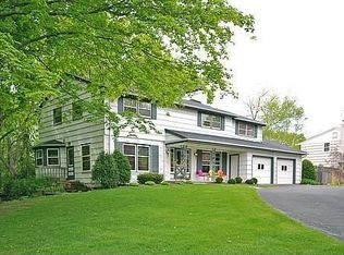 240 Ridgeview Dr E, Wayzata, MN 55391