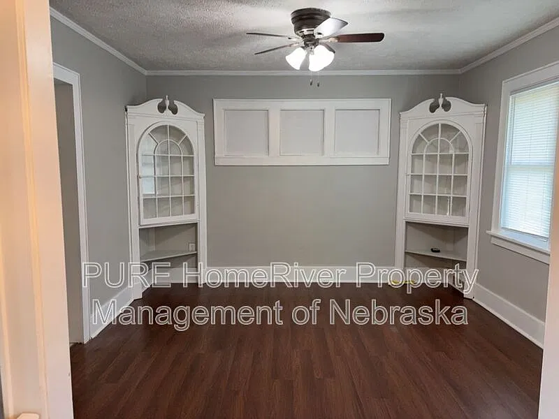 4 bed, 2.0 bath, 2220 sqft, $2,699 — Photo 2