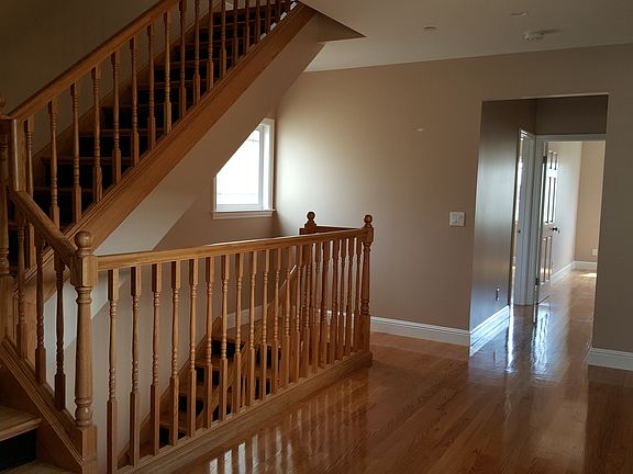 5th image of 321 Oriente St