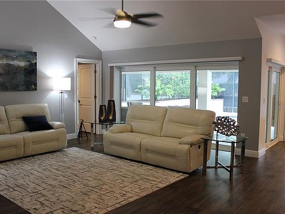 5th image of 112 Barrington Dr
